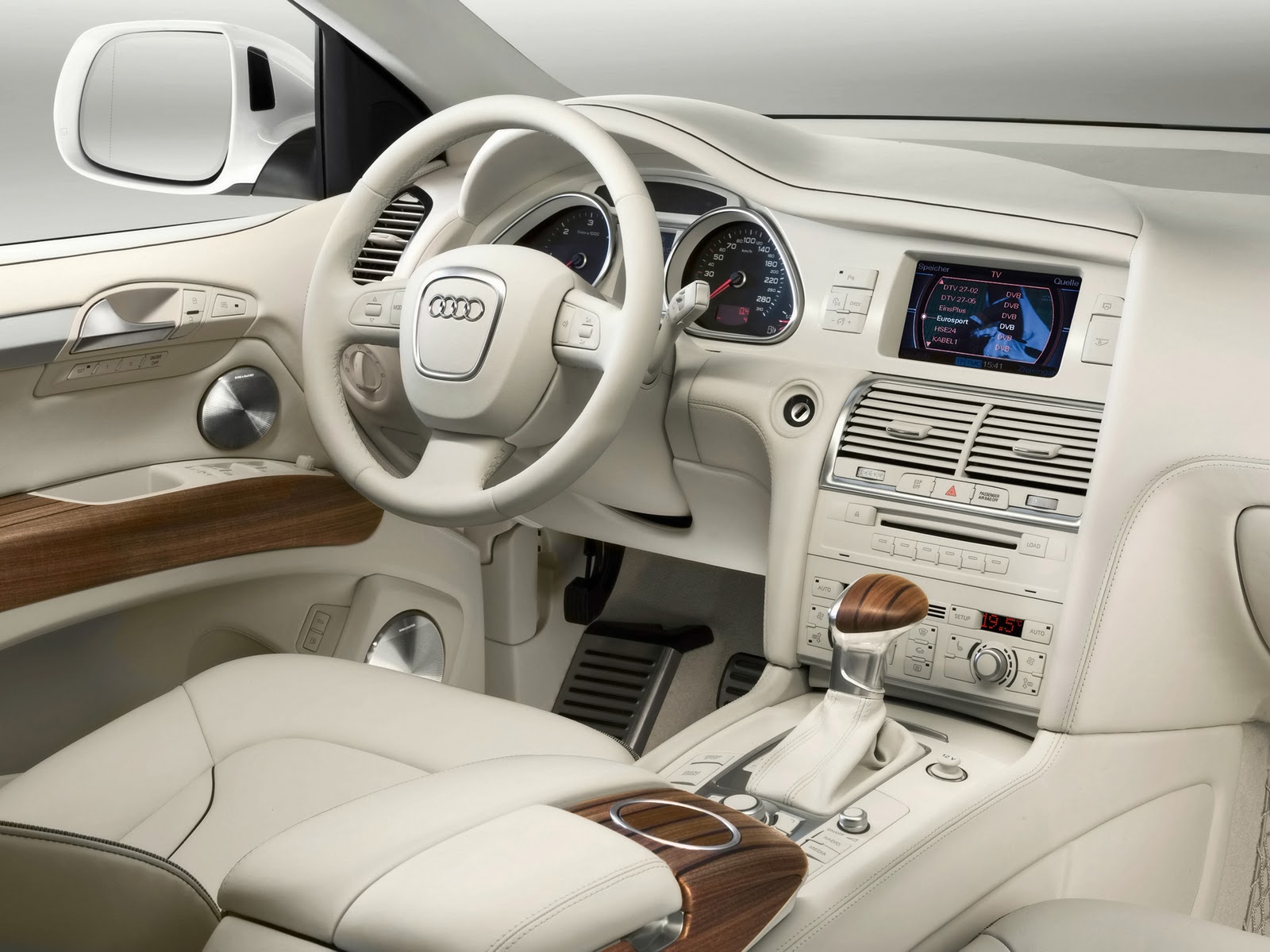 2008-Audi-Q7-V12-TDI-Coastline-Concept-Dashboard.jpg