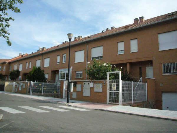 adosado_pareado_en_venta_245m2_4_dormitorios_en_azuqueca_de_henares_100992066967950464.jpg
