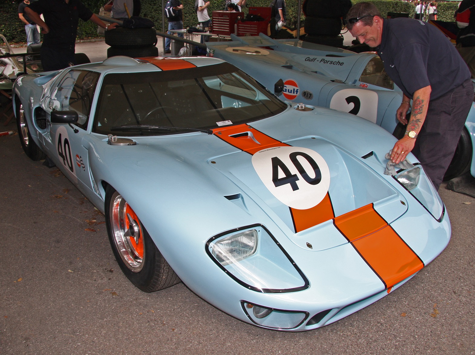 Ford_GT40_Gulf_Front.jpg