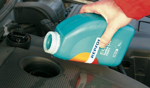 Importancia-del-aceite-en-un-coche-500x293.jpg