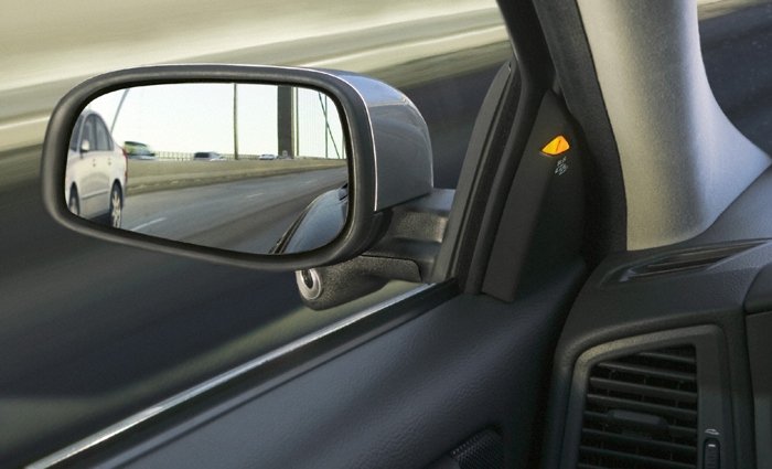 Volvo-BLIS-camara.jpg